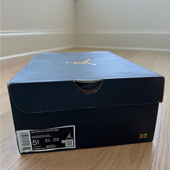 Brand new Grade school Jordan 4 MESSY ROOM w/extra laces and OG BOX - Picture 11 of 11